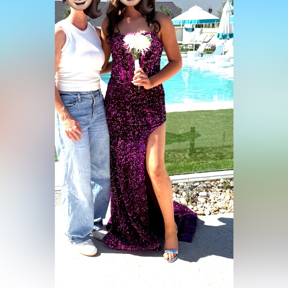 Stunning prom dress size 4